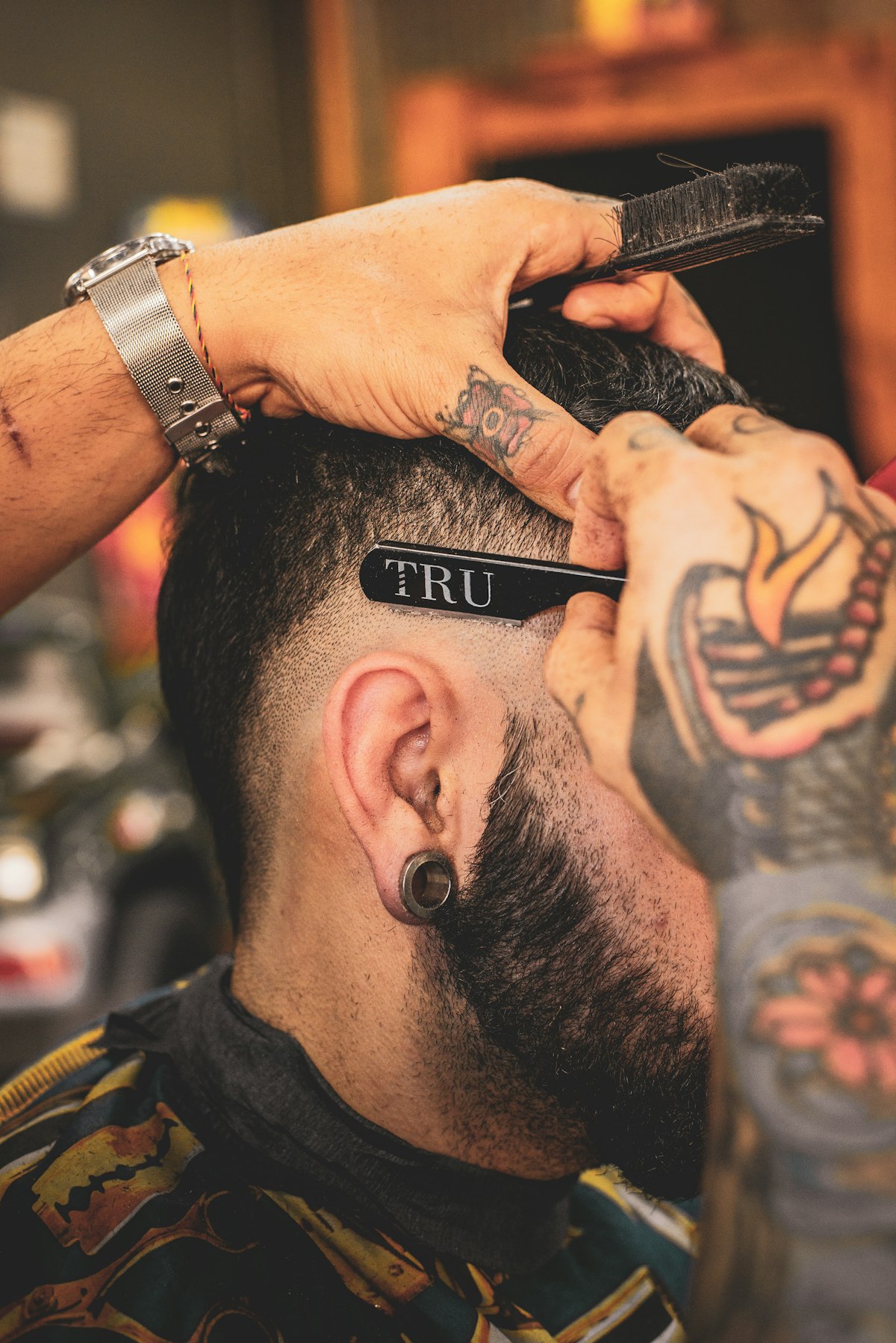 Straight razor detailing on a fade